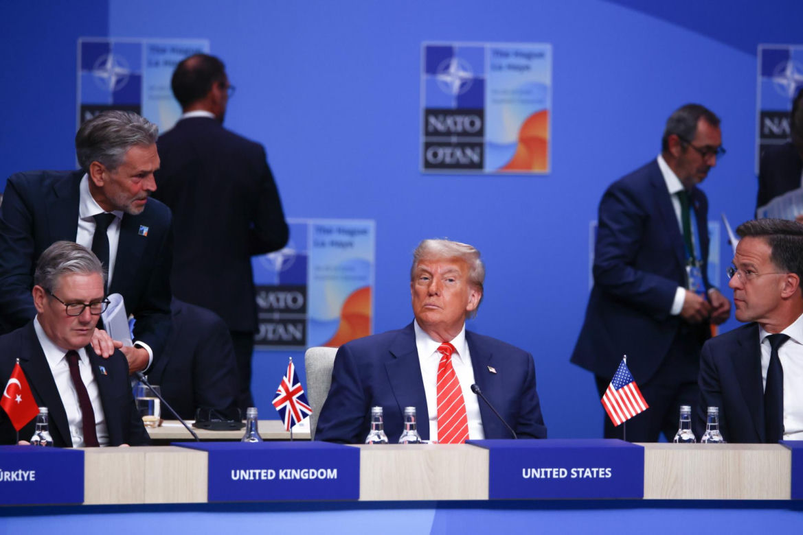 Trump sprawił, że "wszyscy zatańczyli tak, jak im zagrał na fujarce". Szokujące wnioski po Hadze!