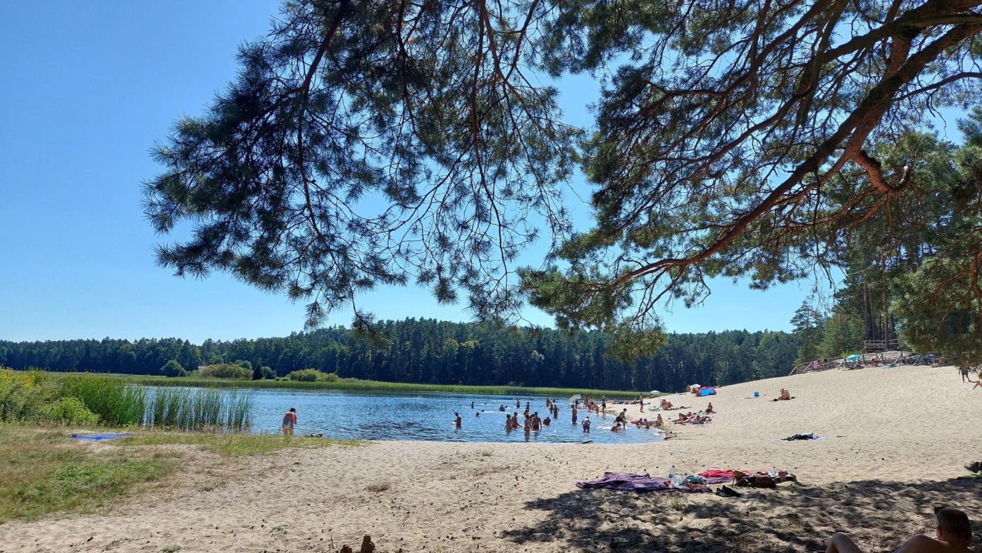 Wakacyjny odpoczynek nad wodą na Roztoczu