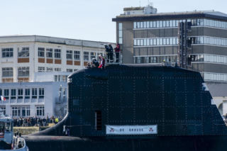 Francuski atomowy okręt podwodny De Grasse rozpoczyna próby morskie.