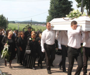 Wypadek na przejeździe kolejowym. Pogrzeb 18-letniej Angeliki