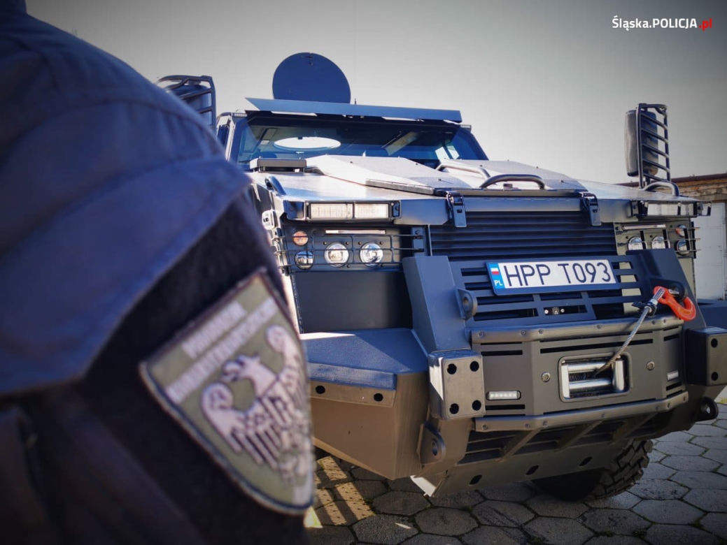 Śląscy policjanci dostali wóz opancerzony za 3 miliony złotych. Wygląda kosmicznie! [ZDJĘCIA, WIDEO]