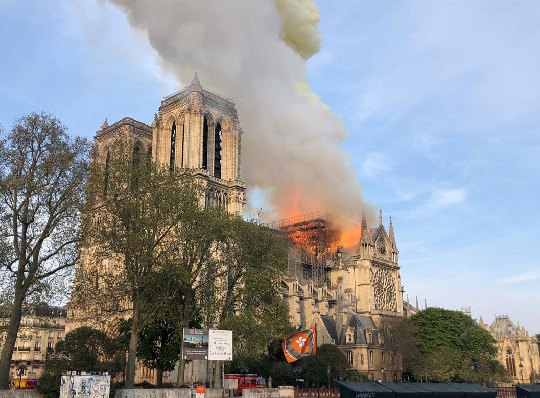 Płonie Katedra Notre-Dame w Paryżu