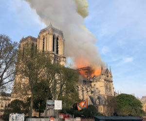 Płonie Katedra Notre-Dame w Paryżu