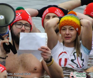 Pogoria Morsuje. Dąbrowskie morsy rozpoczęły sezon i zapraszają do lodowatych kąpieli [ZDJĘCIA, WIDEO]