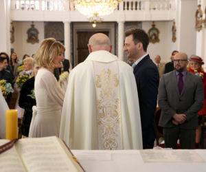 M jak miłość odcinek 1451, ślub Uli (Iga Krefft) i Bartka (Arkadiusz Smoleński)