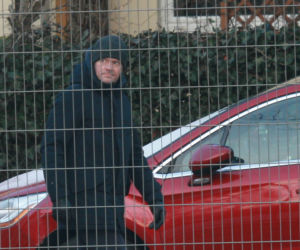 Tusk skrobie szyby żonie