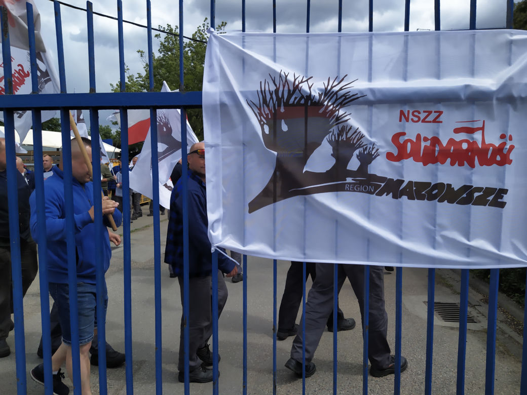 Trwa strajk generalny w Altrad Mostostal. Protestujących poparli związkowcy z Mostostalu Siedlce - zobacz zdjęcia!
