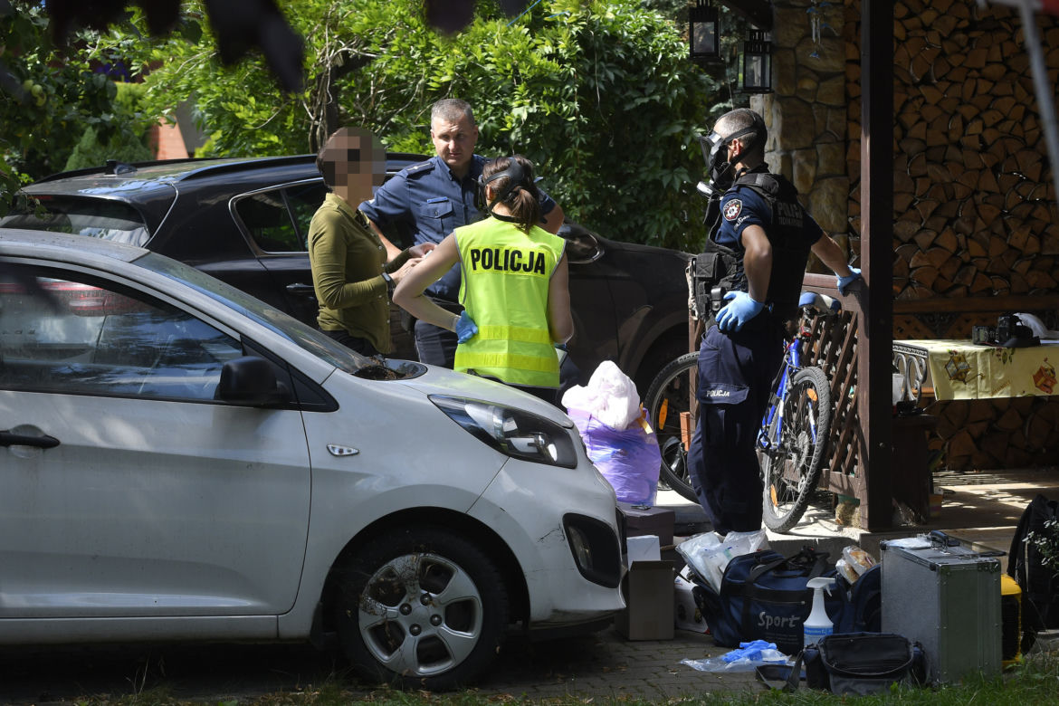 Horror w Kiełpinie. 15-latek mieszkał z rozkładającymi się zwłokami rodziców?