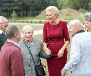 Agata Duda z seniorami 