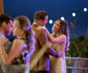 Na Wspólnej odc. 4119. Darek Żbik (Michał Mikołajczak), Kasia (Julia Chatys), Tadek (Jakub Pruski), Kalina (Katarzyna Gałązka)