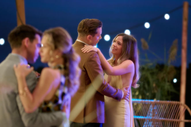 Na Wspólnej odc. 4119. Darek Żbik (Michał Mikołajczak), Kasia (Julia Chatys), Tadek (Jakub Pruski), Kalina (Katarzyna Gałązka)