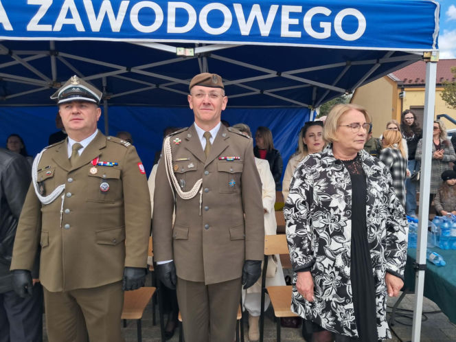 "Ślubuję!" – patriotyczne sceny na Rynku w Starachowicach