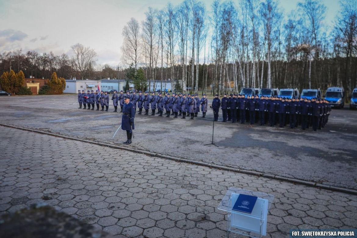 Nowi policjanci w świętokrzyskim garnizonie. W szeregi wstąpiło 58 funkcjonariuszy 