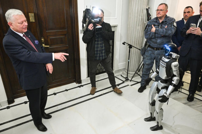Robot humanoidalny Edward Warchocki w Sejmie