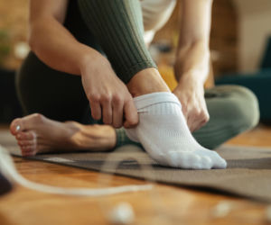 Uciśnij palcem nogę i zobacz, co się stanie. Lekarze polecają ten test kobietom po 30. roku życia