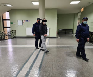 Dostawca pieczywa skatowany na śmierć bejsbolem w Jaworniku Polskim. Sąd skazał Adama Sz. na dożywocie [ZDJĘCIA]