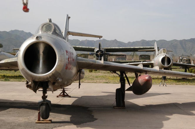 Rój starych myśliwców J-6 przerobionych na drony. Jak Chiny planują obezwładnić obronę Tajwanu?