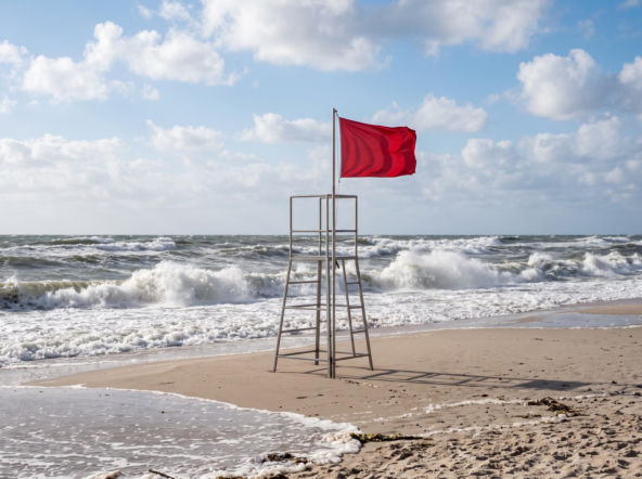Sinice Darłowo. Czy w Darłowie można się kąpać 18.08? Flaga, warunki pogodowe