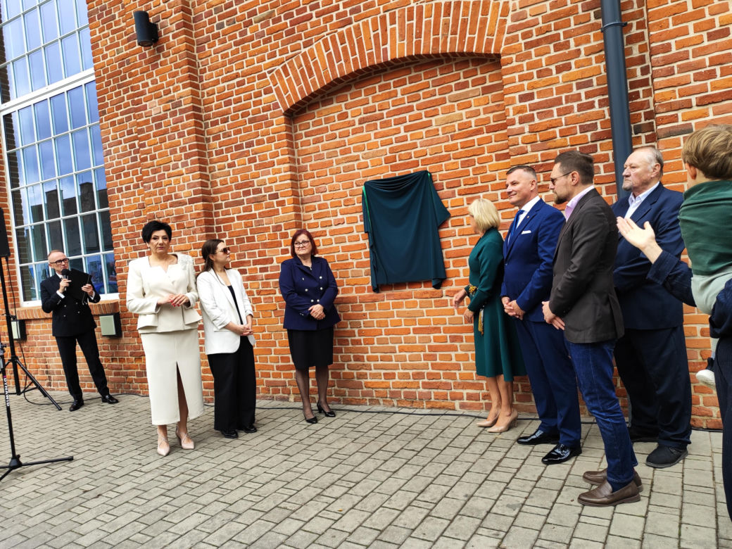 Rozpoczeły się obchody 20-lecia MSCW "Elektrownia" - Dziś odsłonięto tablicę upamiętniająca wieloletniego dyrektorka instytucji