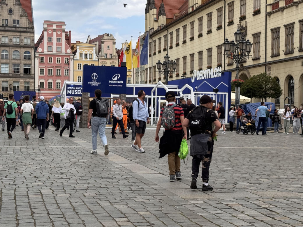Wrocław żyje finałem Ligi Konferencji Europy. Kibice Betisu i Chelsea już w strefach kibica!