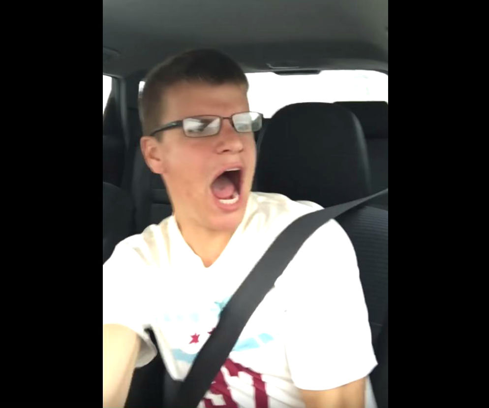 screen z filmu Crazy Rolling Car Crash