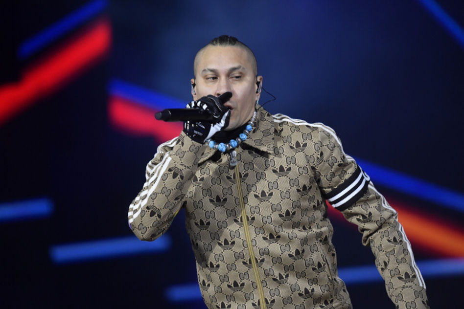 Black Eyed Peas z tęczowymi opaskami na scenie Sylwestra Marzeń. Ważny gest 
