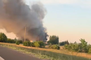 Potężny pożar pod Warszawą! Płonie składowisko odpadów, na miejscu chemicy
