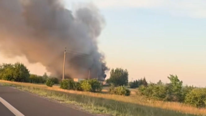 Potężny pożar pod Warszawą! Płonie składowisko odpadów, na miejscu chemicy