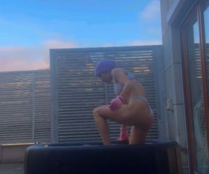 Doda morsuje na tarasie