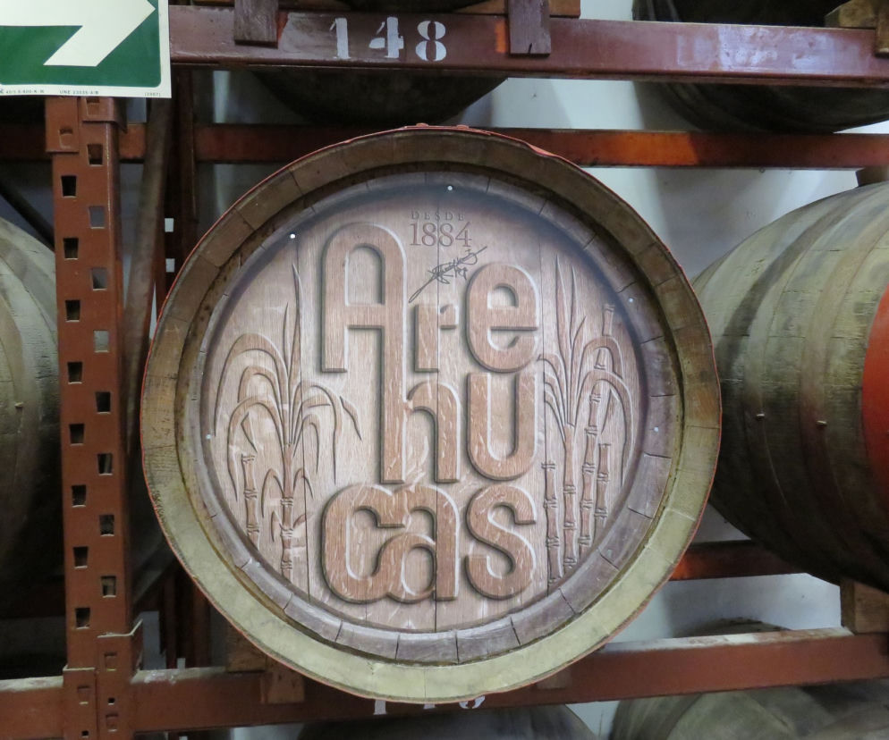 Rum: czym charakteryzuje się słynny alkohol z trzciny cukrowej