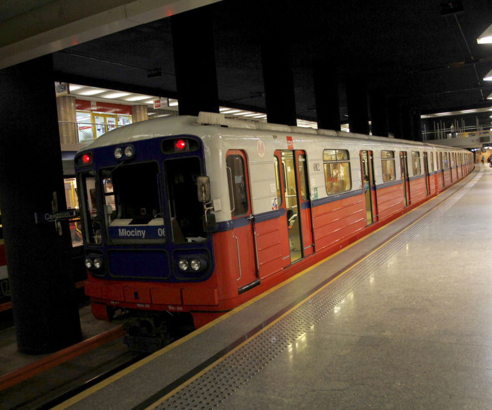 Metro jeździ dziś wolniej. ZTM informuje o utrudnieniach