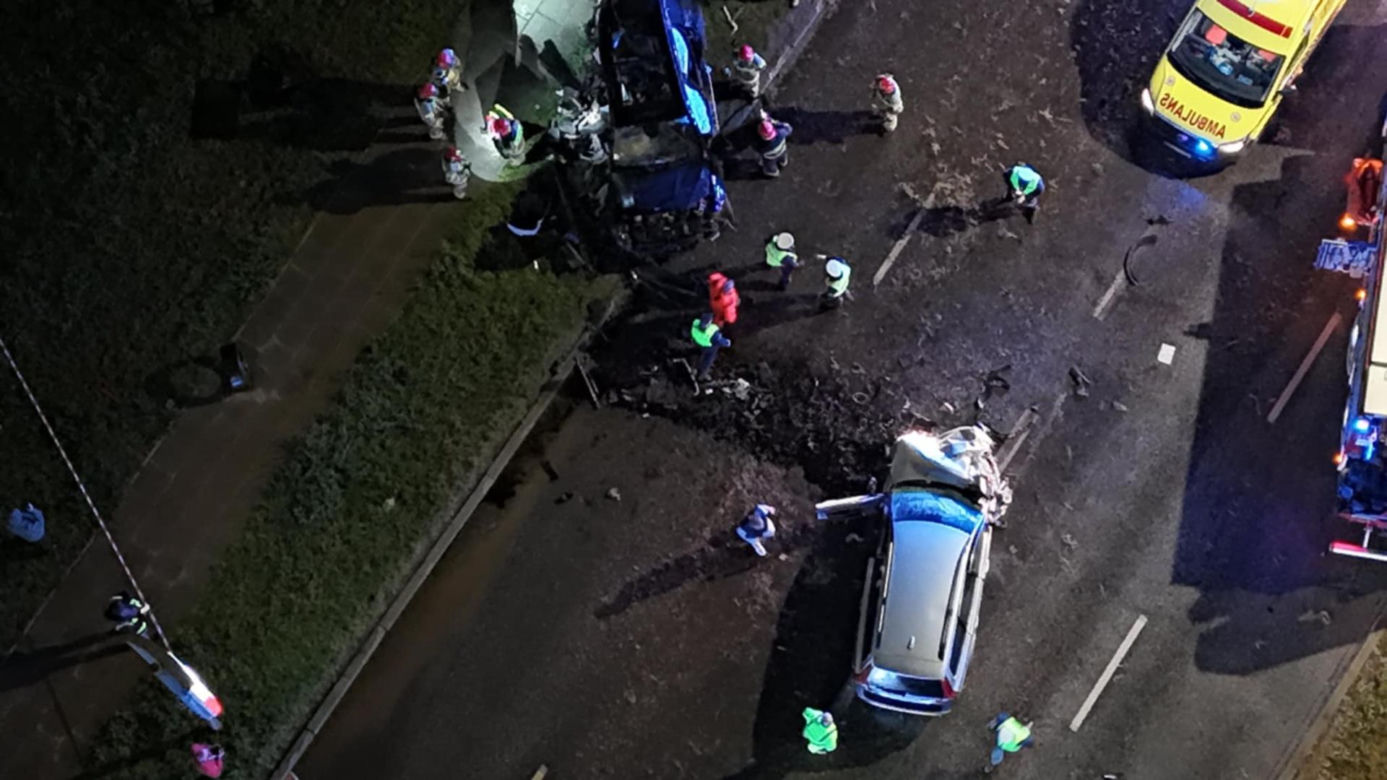  Tragedia na Modlińskiej. Dwie osobówki roztrzaskane. Są ofiary śmiertelne