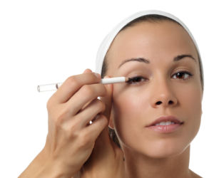 Kosztuje grosze, a działa jak lifting. Zapomniany produkt z kosmetyczki odmieni twoje spojrzenie