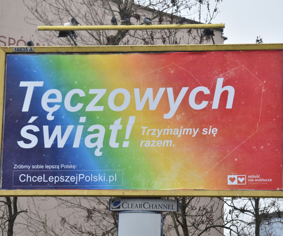 Tęczowych Świąt! Kontrowersyjny billboard w Toruniu