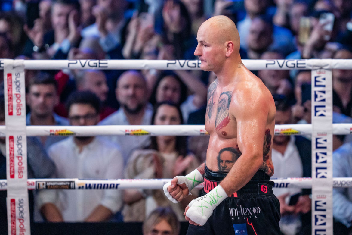 Artur Szpilka pokazał gołe pośladki