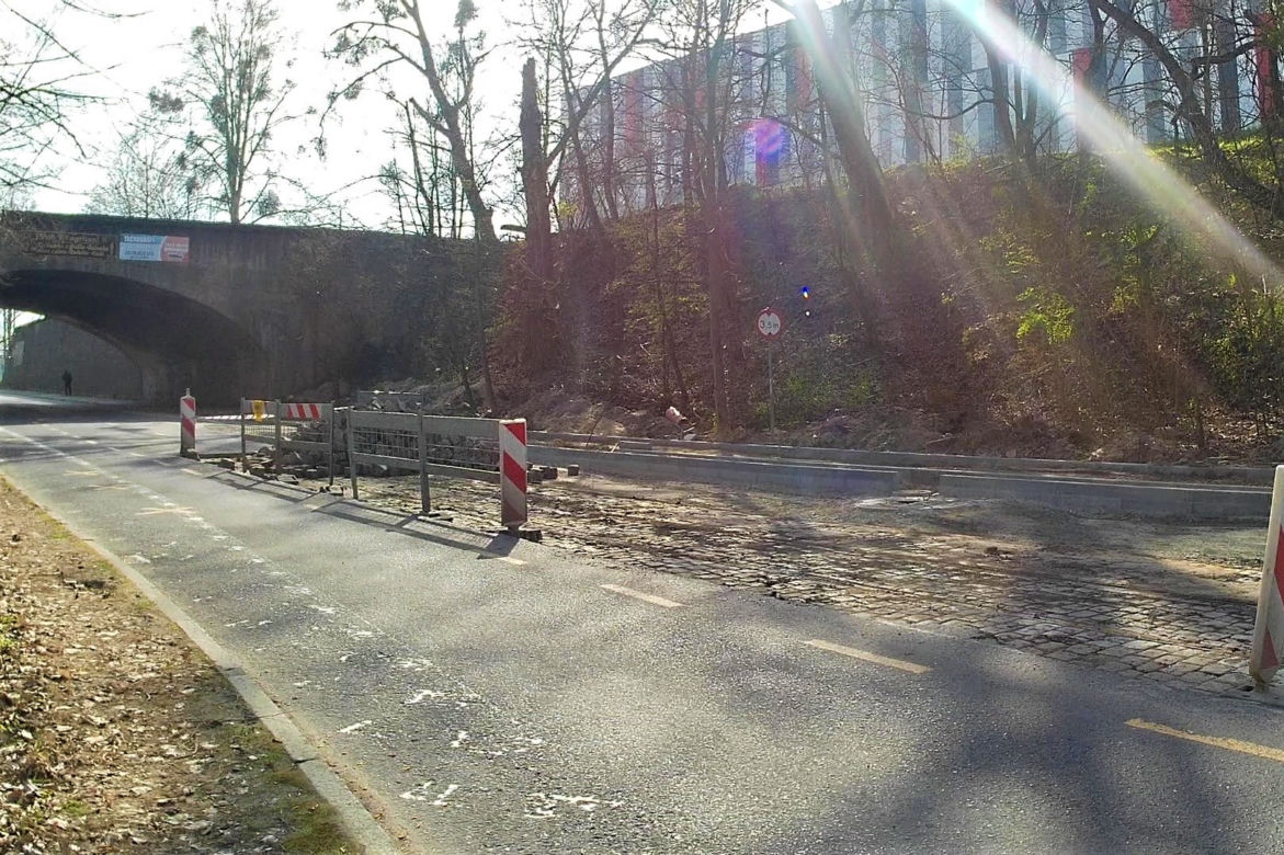 Pozostałości po trasie tramwajowej w "dolinie śmierci"