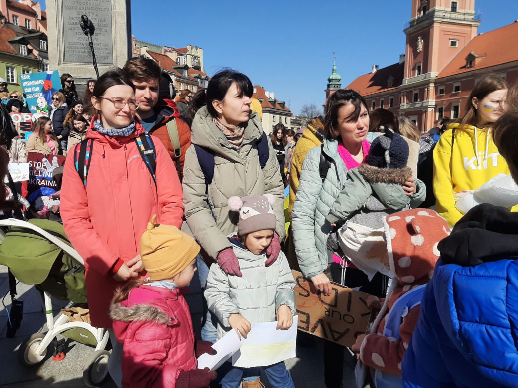 "Świecie, pomóż naszym dzieciom". Protest matek z Ukrainy przeszedł przez Warszawę