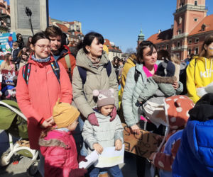 Świecie, pomóż naszym dzieciom. Protest matek z Ukrainy przeszedł przez Warszawę