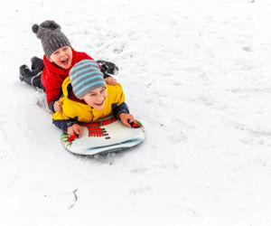 Nawet 5 tys. złotych mandatu. Zabawy na śniegu mogą słono kosztować 
