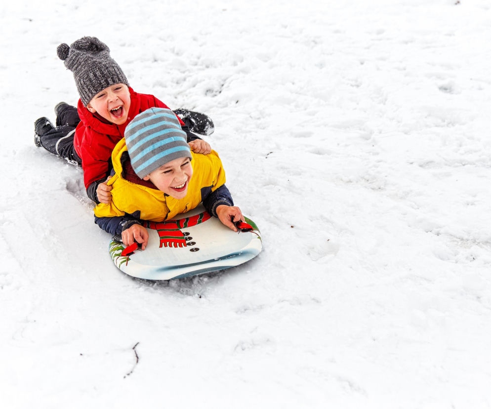 Nawet 5 tys. złotych mandatu. Zabawy na śniegu mogą słono kosztować 