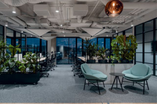 Jak ograniczyć hałas w pracy biurowej ‒ praktyczne metody Absorb, Block i Cover w projektowaniu wnętrz