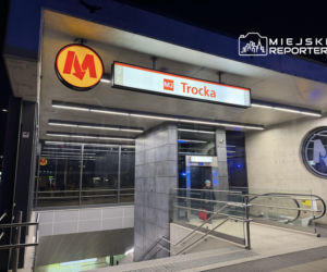 Groźny wypadek w warszawskim metrze. Mężczyzna upadł na torowisko