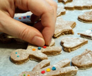 Piernikowe ludziki na święta: pieczenie
