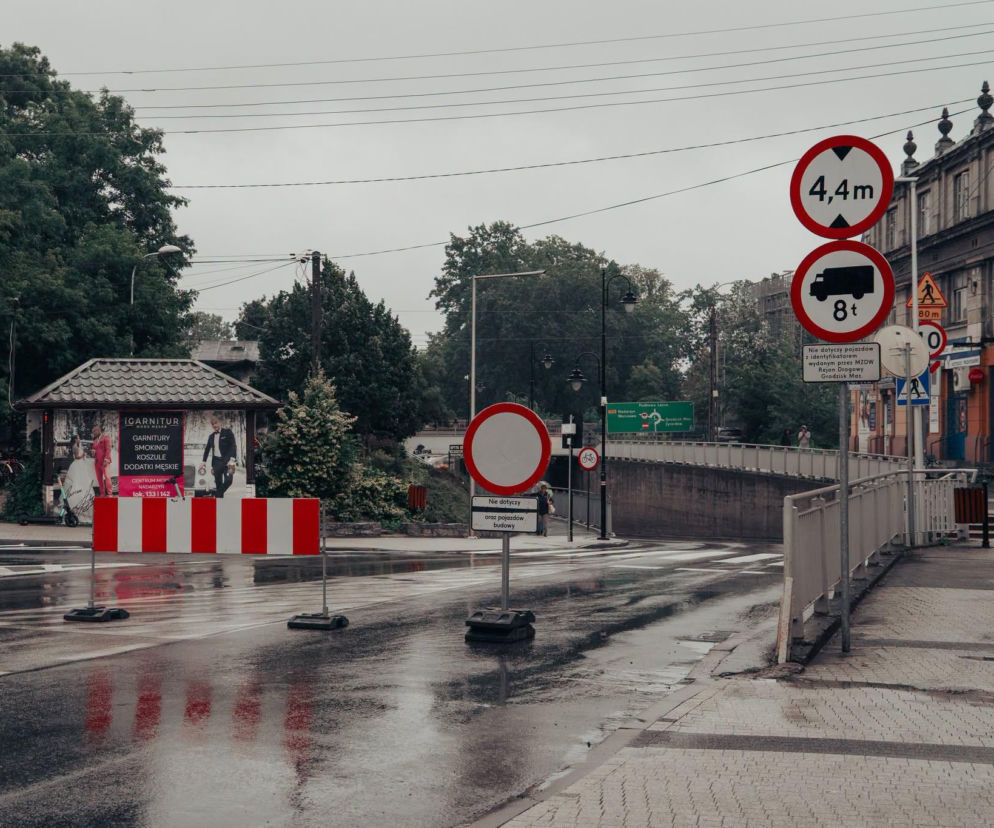 Zamknięty tunel w Brwinowie