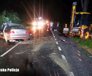 Pijany 18-latek w BMW uderzył w koparkę