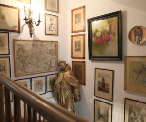 Wiemy, u kogo teraz mieszka Jarosław Kaczyński! W takich warunkach spędza czas. Mamy ZDJĘCIA!