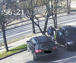 Policja z Pakości szuka kierowcy BMW! Kamery zarejestrowały przestępstwo