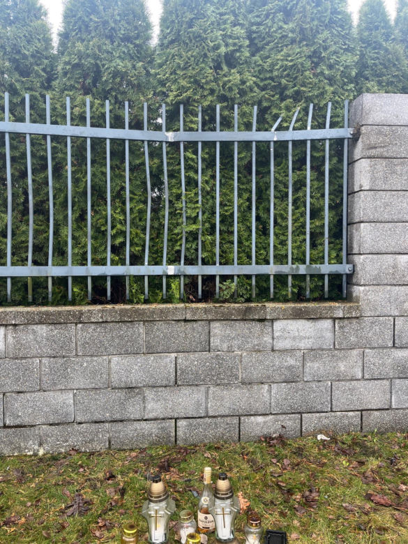 Tragiczny wypadek w Chełmie. Dwóch 18-latków nie żyje. Znicze na miejscu tragedii
