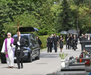 Pogrzeb Igi Cembrzyńskiej. Tłum gwiazd oddaje hołd wielkiej artystce