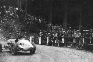 To najwyżej położona droga w Polsce, ale nie każdy tam wjedzie. Trasa słynie z prestiżowego wyścigu